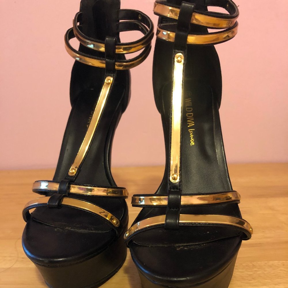wild diva black t-strap platform size 6.5 sandals